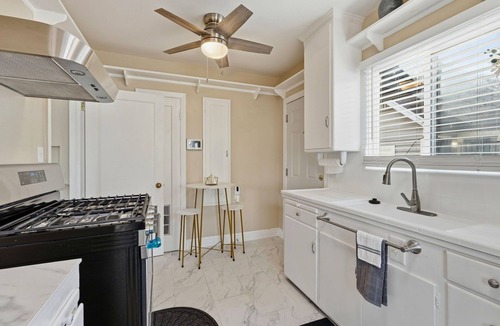 Stockton House | Enjoyable "Studio" 1-bedroom house, with AC and laundry in charming Stockton