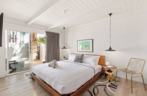 Old Las Palmas Hotel | Entire Boutique Hotel | Sleeps 38, Resort Pool, Walk to Downtown | The Weekend