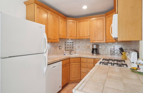 Carpinteria Condo | Entire Condo with WiFi steps from the sand