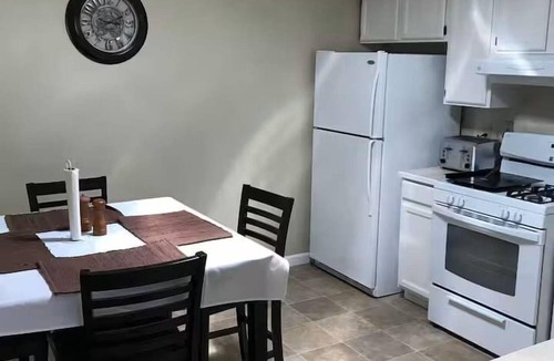 Eureka House | Entire Duplex Oasis/ 4BR, 4BA, Garages, Sleeps 12