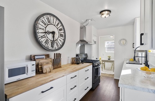 St. Helena House | Entire Wine Country Compound with Separate Office — all to yourself!