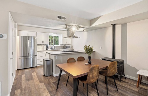 South Lake Tahoe House | Enzo's Cabin - Minutes from the Lake, Free Bus Route, Hiking Trails