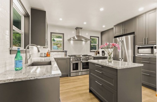 Chenoweth House | Epic Game Room, Outdoor Movie Night, Hot Tub, Fire Pit