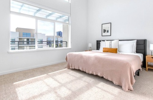Campbell Apartment | Equipped Campbell 1BR w/ Pool, Parking, walk to Groceries, by Blueground