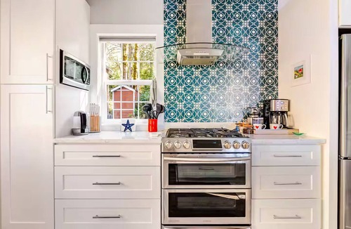 Rollingbay Cottage | Etoile Bleue - A water view retreat with sauna on Bainbridge Island