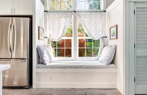 Rollingbay Cottage | Etoile Bleue - A water view retreat with sauna on Bainbridge Island