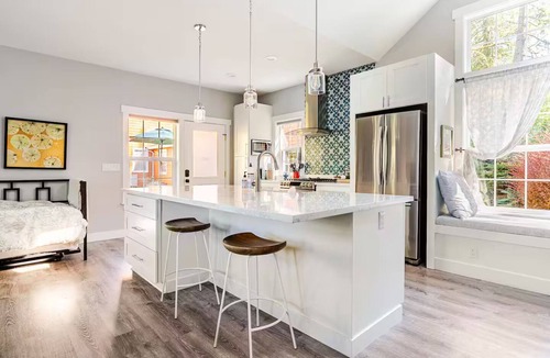 Rollingbay Cottage | Etoile Bleue - A water view retreat with sauna on Bainbridge Island