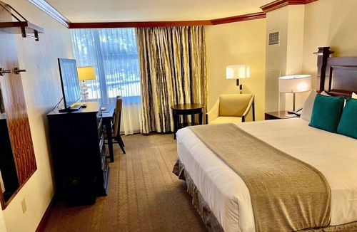 Olympic Valley Hotel | EV-244: Valley View King Room. Ski-in/Out, Golf, Pools, A/C, Spa