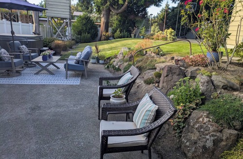 Seattle Metro Area House | Exceptional 3 bedroom/3 bath +Office - Shorewood on the Sound!