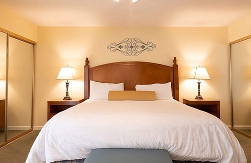 San Diego Country Estates Hotel | Explore Ramona | Kitchen | Balcony | Free Parking