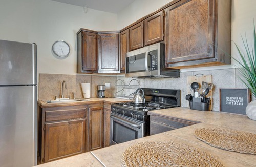 Mid City Apartment | Extended LA Stay Near Int'l Soccer & Beverly Hills