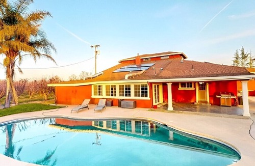 Victor House | Extravagant 5BR Inviting House! W/ Fitness Room