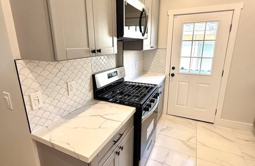 Downtown Sacramento House | Fabulous 1/1+den in the Heart of Sacramento