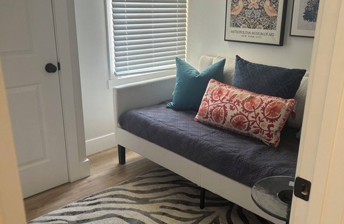Downtown Sacramento House | Fabulous 1/1+den in the Heart of Sacramento