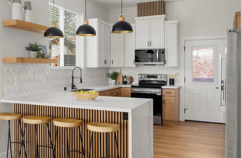 North Auburn House | Fabulous, brand new 3-bedrm house with views, high-speed internet, AC in Auburn.