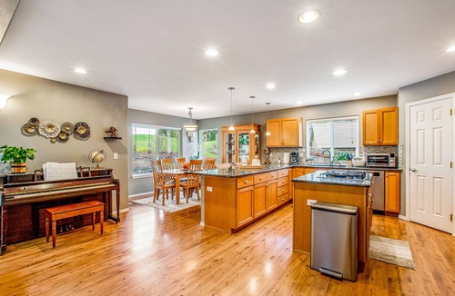 Allyn-Grapeview House | Fairway-view home with deck, grill, central AC, game room, Ping-Pong, & WiFi