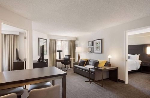 Reno/Tahoe Airport Hotel | Family-friendly Accommodation! w/Fully-equipped Kitchen and FREE Breakfast!