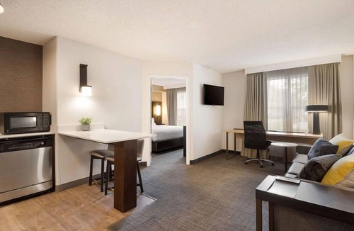 Reno/Tahoe Airport Hotel | Family-friendly Accommodation! w/Fully-equipped Kitchen and FREE Breakfast!