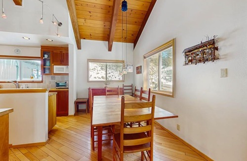 Upper Kingsbury House | Family-friendly home with mountain views pool table fireplace & spacious deck