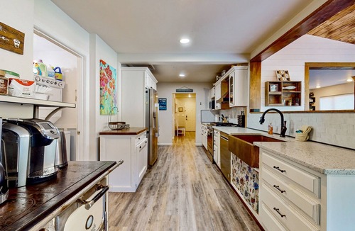 Sedro-Woolley House | Family-friendly lakefront escape with outdoor patio dining and private dock
