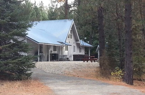 Leavenworth House | FAMILY-FRIENDLY LEAVENWORTH CHALET MINUTES FROM DOWNTOWN, WALK TO RIVER FLOAT!