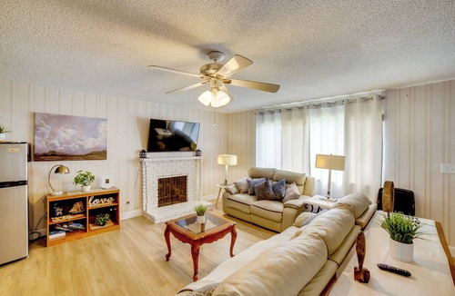 Riverside House | Family Home 5 Mi to Dtwn Riverside & Hospital!