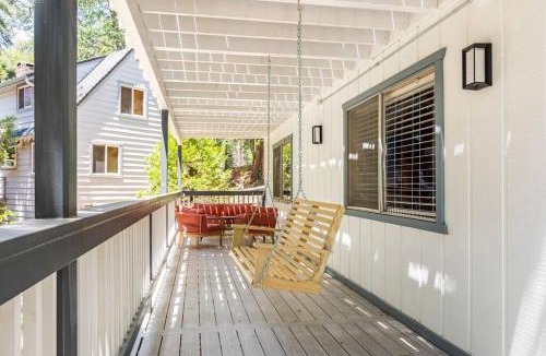 Cedar Glen House | Family Lake Arrowhead Home Sleeps 12 and Gameroom