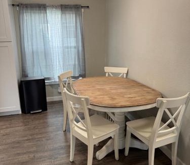 Deer Park House | Family & Pet friendly 3 bdrm home with full kitchen and fenced yard