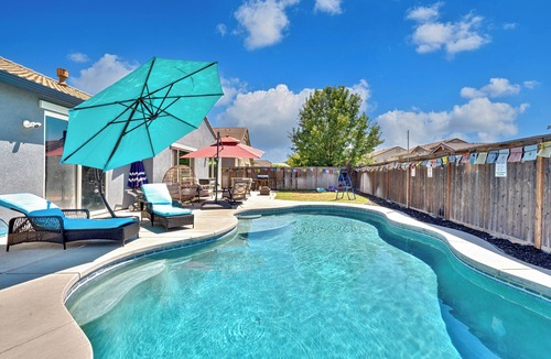 Elk Grove House | Family Pool Home – Saltwater Pool & Fire Pit – 2 King Suites – Sleeps 12