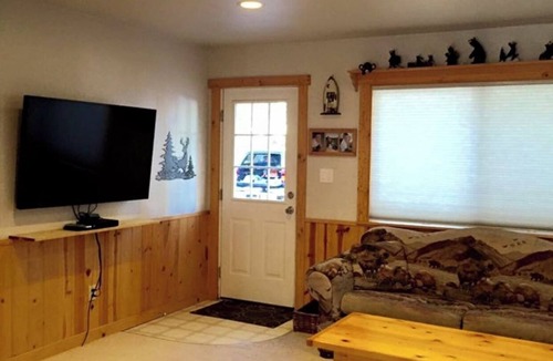 Al Tahoe Cabin | Fantastic 3-bedroom cabin with WiFi in South Lake Tahoe