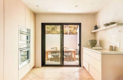 Norma Triangle House | Fantastic 4-bedroom house with AC in charming Los Angeles.