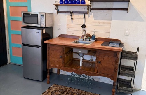 Talmadge Apartment | Fantastic Central Talmadge Studio ,Easy City Access