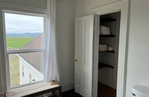 Ferndale House | Farmhouse in beautiful Ferndale. Big enough for the whole family!