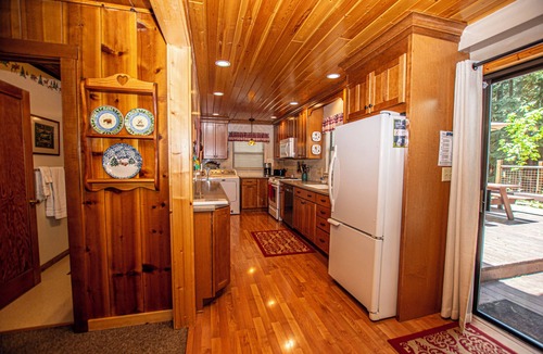 Sunnyside House | Fir Forest Cottage by Hauserman Rental Group