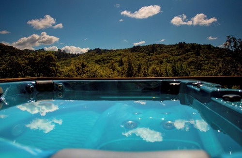 Healdsburg House | Fitch Mtn Lookout- Gorg & Comfy!Pets-Walkable Russian River-Spa under the stars!
