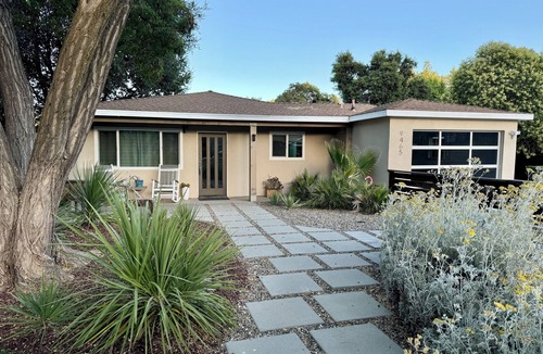 Atascadero House | Flamingo Oasis - Next to the Atascadero lake/park/zoo!
