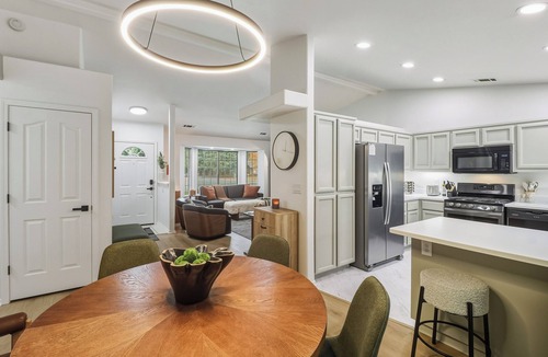 Redding House | Forest Homes Retreat – Mid-Century Modern Comfort in the Heart of Redding