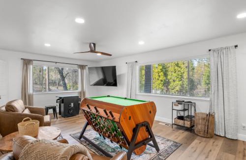 Oakhurst House | Forest Retreat that accommodates 29 people near Yosemite & Bass Lake