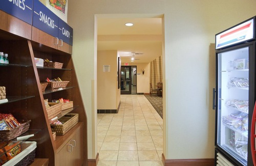 Fairfield Condo | Free Breakfast. Pool & Hot Tub. King Suite at Staybridge!