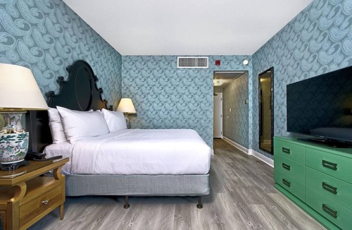 Downtown San Francisco Hotel | Free Breakfast Room, Heated Rooftop Pool Access Near AT&T Park