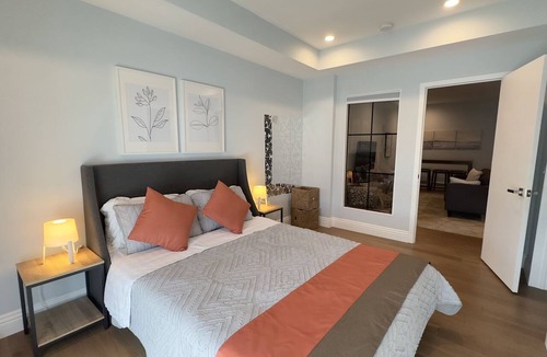 Wilshire Center Apartment | Free indoor Parking in Downtown Los Angeles.