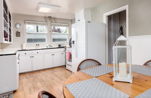 Lodi Cottage | French Oak Cottage | Walk to Downtown Wine, Food, Shops, & Music | Pet-Friendly