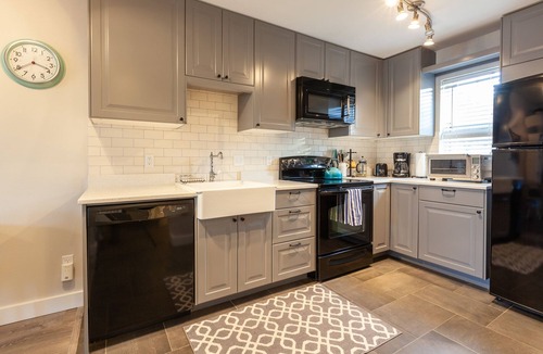 Hood River Condo | Fresh remodel, quiet neighborhood, ample parking, easy come easy go