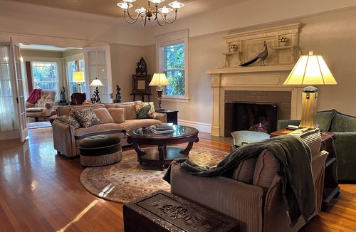 Lodi House | Friedberger Manor - Enjoy Downtown Elegance - 3b/2.5ba - July Promotion!