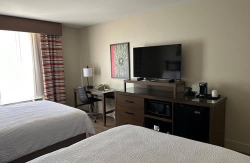 Barstow Hotel | Friendly Room Stay Close to Tanger Mall + Harvey House – Great Location!