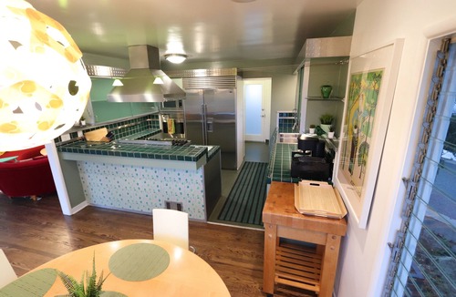 Hollywoodland House | Front-Row Hollywood Sign Views -Modern Glass Villa