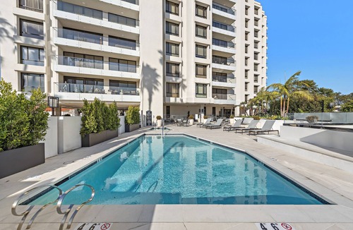 West Newport Condo | Fully Furnished Executive Condo-Ocean Views, steps to Lido Village and the beach