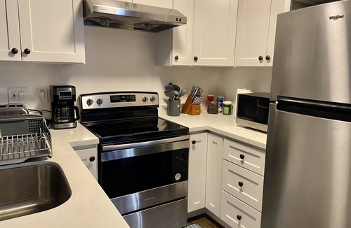 Stanley Apartment | Fully renovated 2B/1b in Downtown