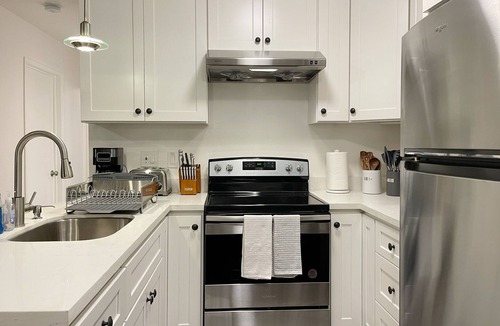 Stanley Apartment | Fully renovated 2B/1b in Downtown
