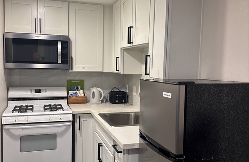 Mid Central Apartment | Fully renovated a year ago, fully equipped, convenience, excellent location.